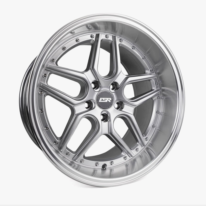 CS15 | Hyper Silver | 19x9.5 | 5x120 | +15mm