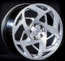 JNC047 | HYPER SILVER MACHINE FACE | 17x9.5 | 5x120 | +35mm | CB: 72.6