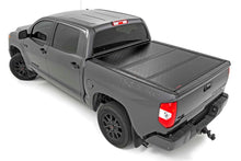 Hard Flush Tri Fold Bed Cover | 5.5 Ft Bed | Toyota Tundra (07-22)